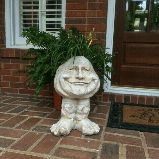 MUGGLY'S THE FACE STATUE PLANTER