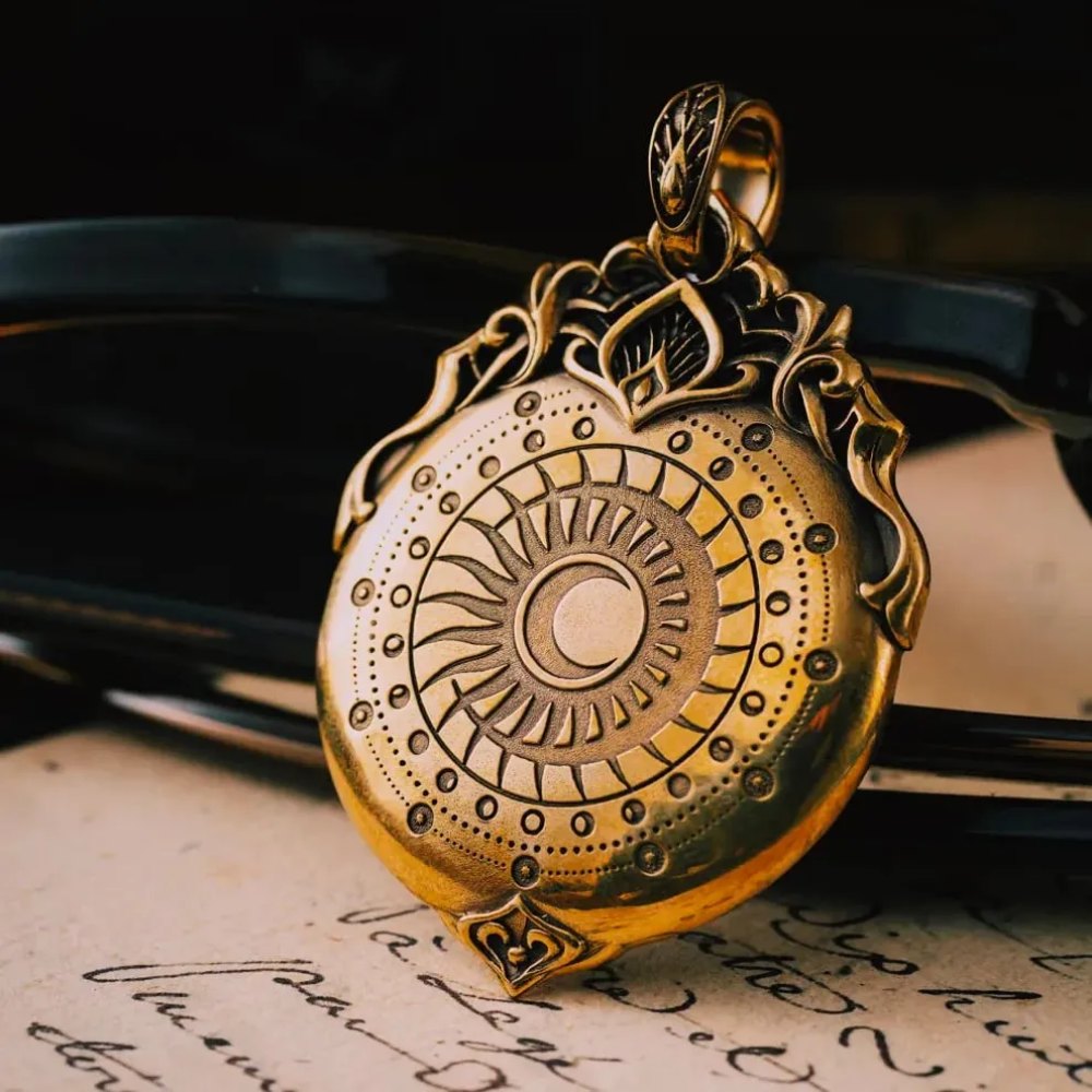 Tarot Vision Pendant: Connect to Cosmic Wisdom Anytime