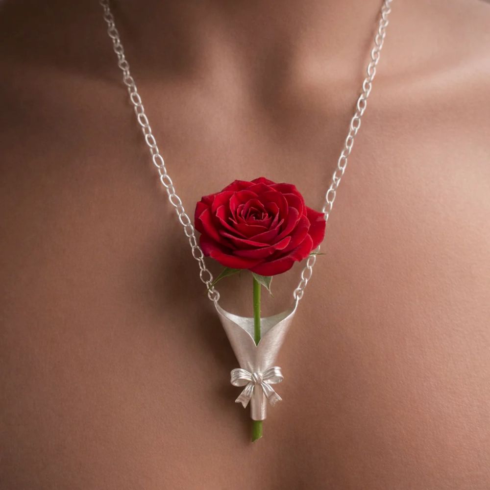Real Flower Keepsake Necklace – Hold Your Memories In Bloom