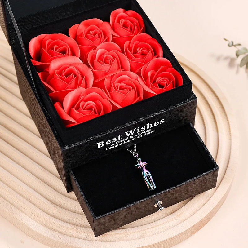 Eternal Embrace – Timeless Hug Couple Necklace