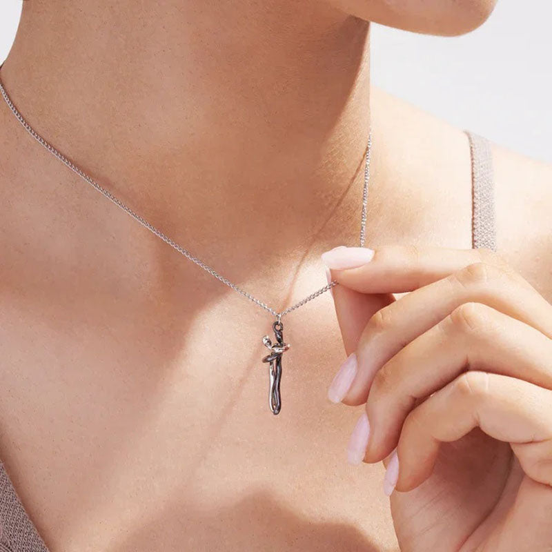 Eternal Embrace – Timeless Hug Couple Necklace
