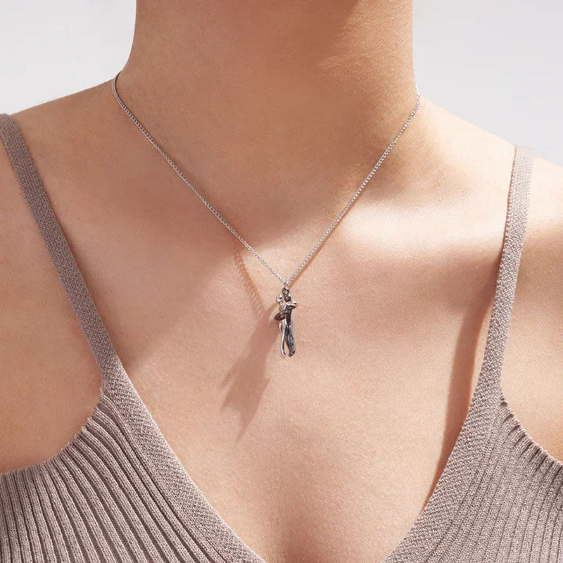 Eternal Embrace – Timeless Hug Couple Necklace